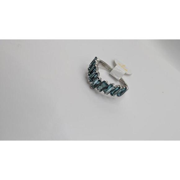 Silver Tone Ring with Blue Rectangular Stones Size 7 - Picture 1 of 9